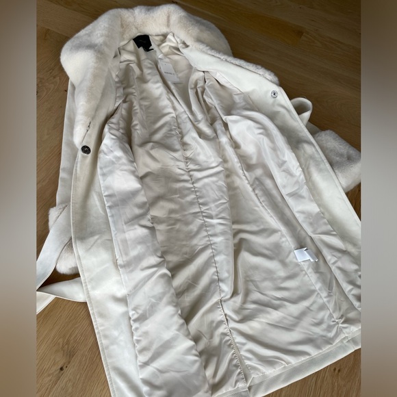 Elegant White Faux Fur Trimmed Coat - Picture 5 of 7
